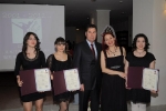 Öğrencilerimiz diplomalarını Bodrum Belediye Başkanı Sayın Mehmet Kocadon'un elinden alırken